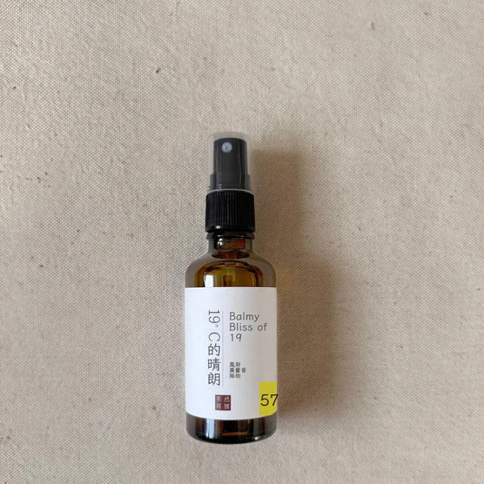 57_ 19°C的晴朗|Balmy Bliss of 19 空間織品香氛精油噴霧_50ml - 果然萌膜